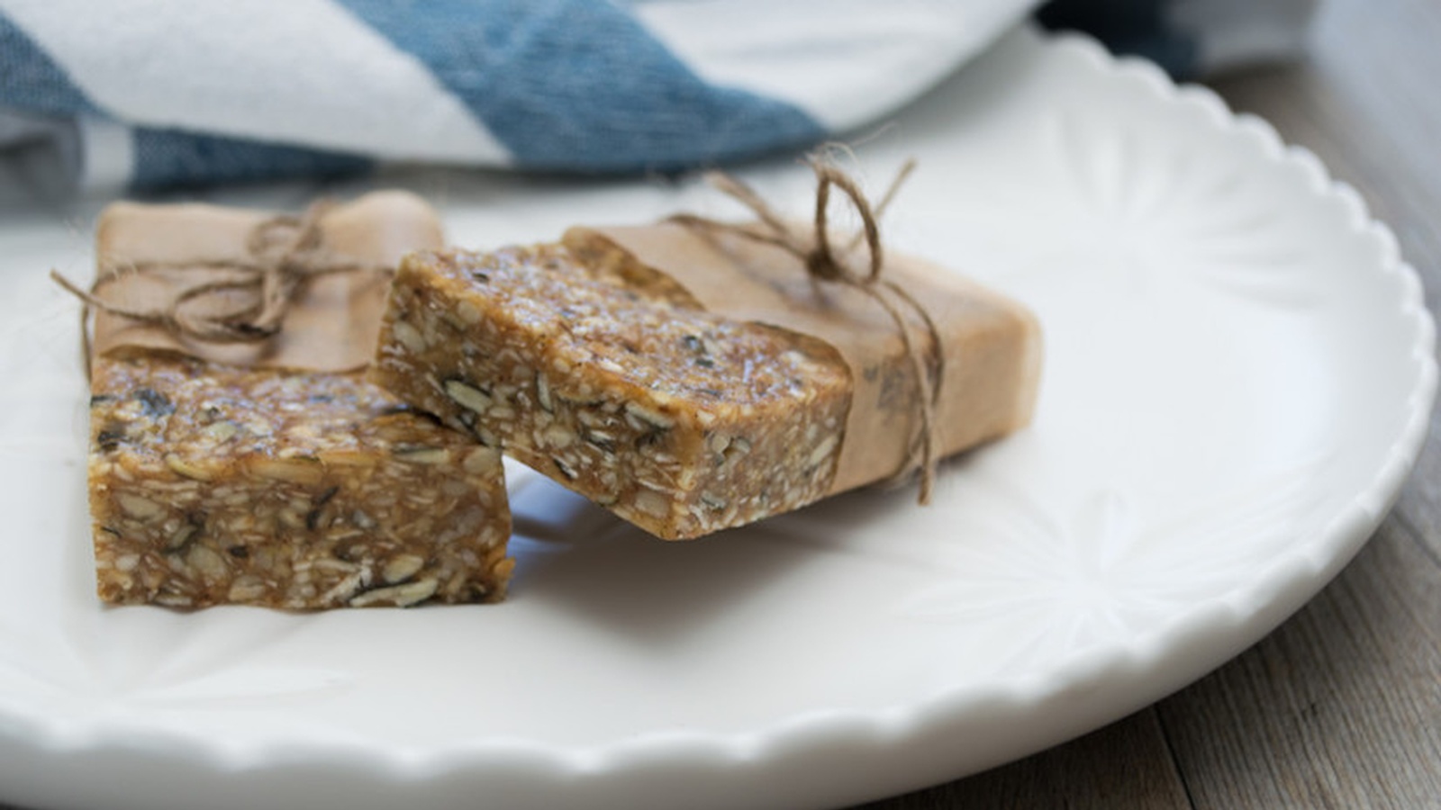 No Bake, Nut-Free Muesli Bar (Recipe)