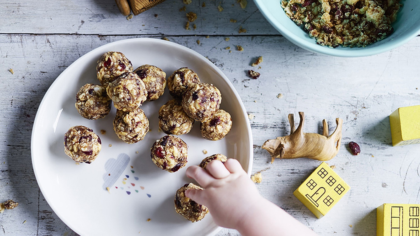 Cranberry, Apple and Oatmeal Snack Balls