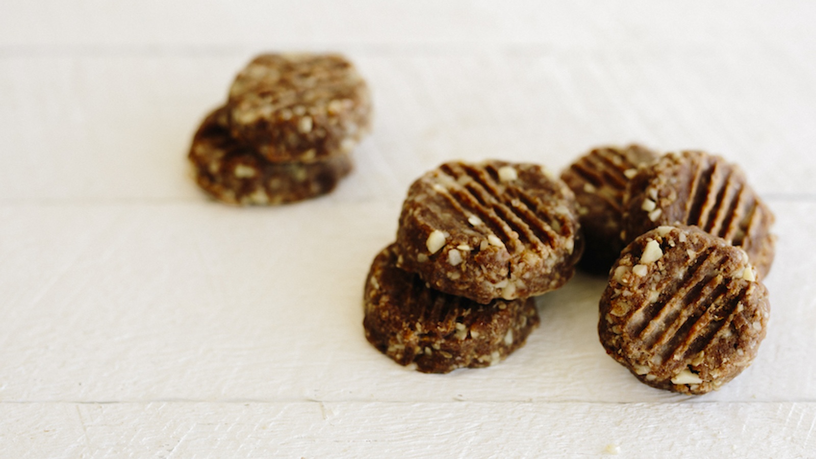 No-Bake Ginger Cookies (Packed With Healthy Fats!)